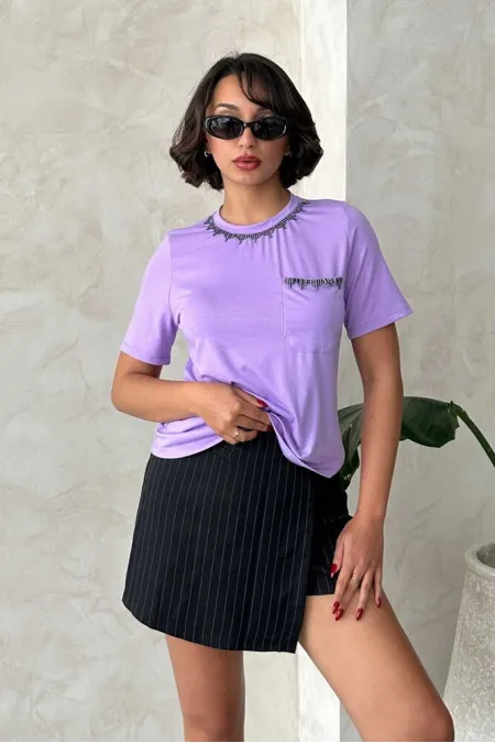 Topshow Lila Taşlı Zincir Detaylı Toptan Tişört Topshow Lila Taşlı Zincir Detaylı Toptan Tişört