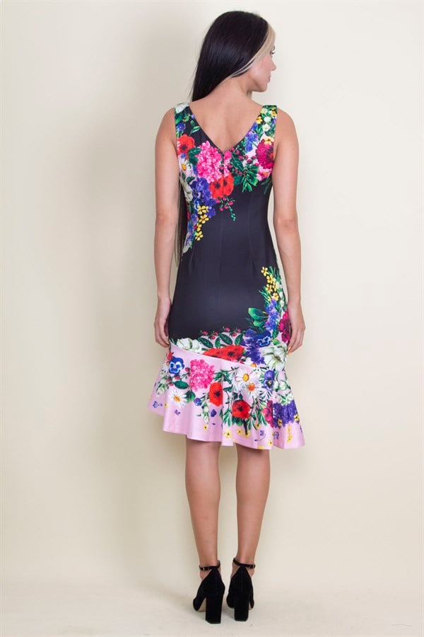 ROBE À MOTIFS FLEURIS AVEC DES PLANCHERS SUR LA JUPE