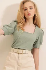 0409 Blouse tricotée à col carré - Çağla