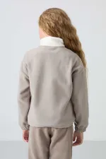Tommylife Toptan 7-15 Yaş Dik Yaka Standart Kalıp Kız Çocuk Polar Sweatshirt 75153 Koyu Bej Tommylife Toptan 7-15 Yaş Dik Yaka Standart Kalıp Kız Çocuk Polar Sweatshirt 75153 Koyu Bej