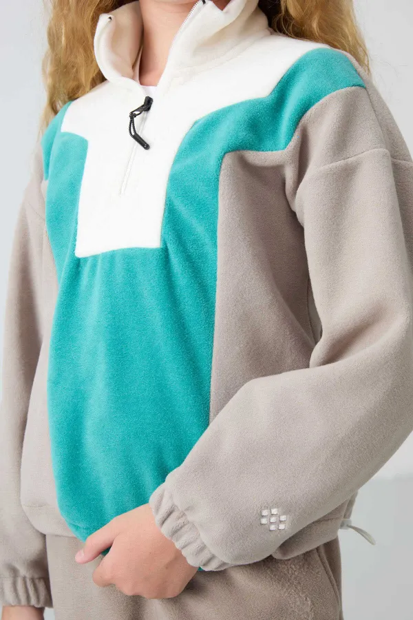 Tommylife Toptan 7-15 Yaş Dik Yaka Standart Kalıp Kız Çocuk Polar Sweatshirt 75153 Koyu Bej Tommylife Toptan 7-15 Yaş Dik Yaka Standart Kalıp Kız Çocuk Polar Sweatshirt 75153 Koyu Bej
